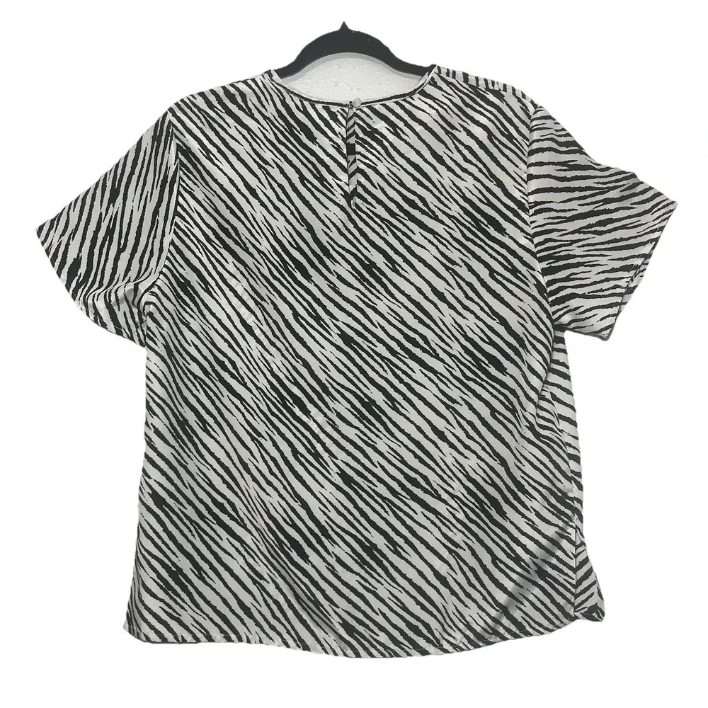 Hana Sung Blouse Women's Black White Zebra Animal Print Short Sleeve Size Medium - Picture 2 of 5